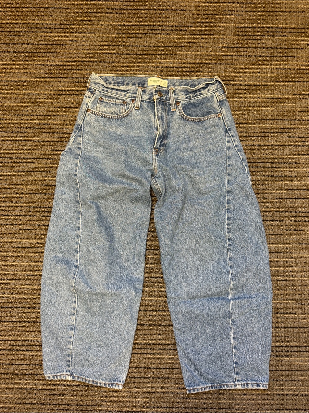Abercrombie & Fitch Light Blue Mid-Rise Barrel Jeans